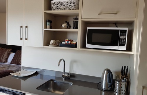 Merivale Hotel | De Lago Motel Apartments