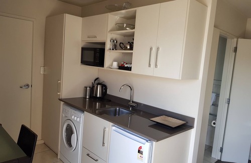Merivale Hotel | De Lago Motel Apartments