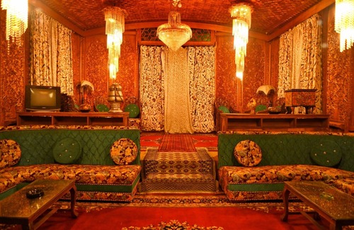 Nishat-Shalimar Hotel | De-Laila Houseboats
