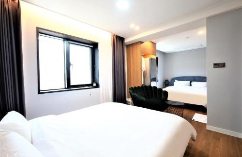 Chungmu Hotel | De Lamour Hotel