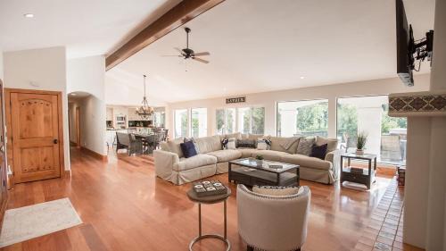 Temecula Villa | De Luz by AvantStay 5 Acre Estate w Lake Pool Hot Tub