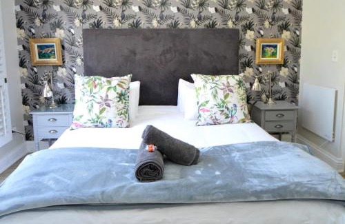 Greater Johannesburg Metropolitan Area Apartment | De Medici Top Floor Apartment with Fireplace 1km to Convention Center