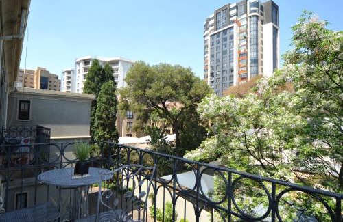 Greater Johannesburg Metropolitan Area Apartment | De Medici Top Floor Apartment with Fireplace 1km to Convention Center