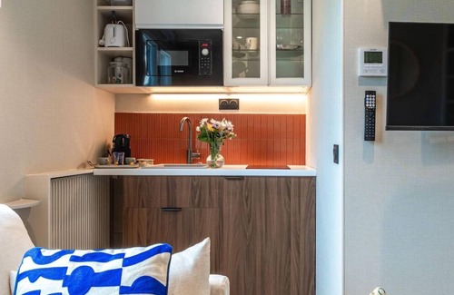 Notre-Dame-des-Champs Apartment | De Montescal - Cozy Center Studio A/C