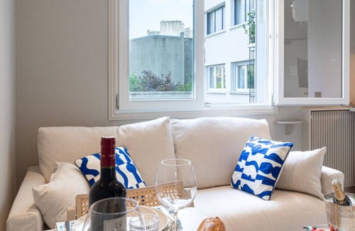 Notre-Dame-des-Champs Apartment | De Montescal - Cozy Center Studio A/C