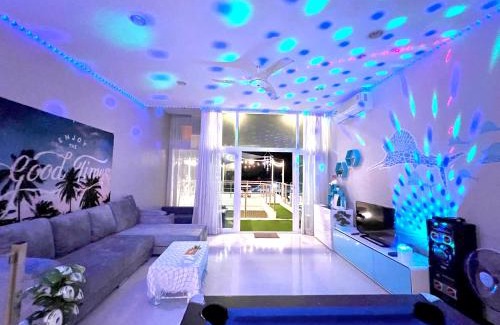 Bang Sare Villa | De' ozone ongsa pool villa หน้าหาดบางเสร่