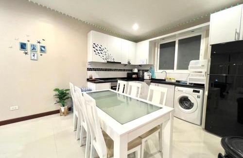 Bang Sare Villa | De' ozone ongsa pool villa หน้าหาดบางเสร่
