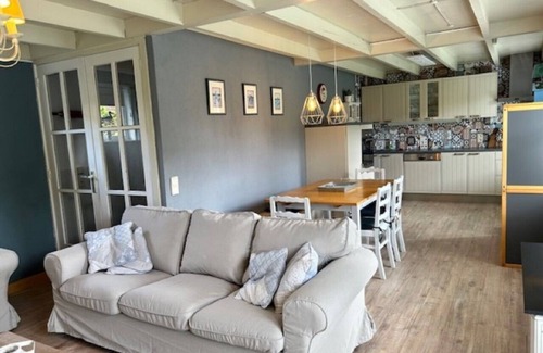 De Panne House | De Panne: 6 pers. fisherman's house in a holiday resort with pool/WiFi