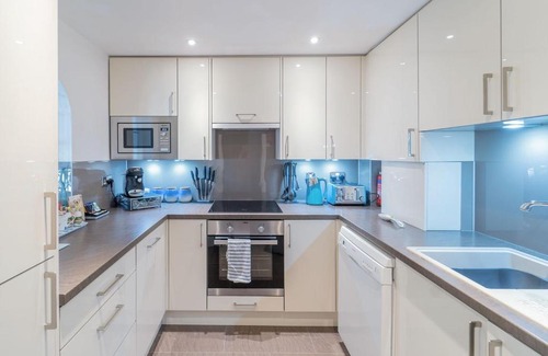 Eastbourne House | De Rosa