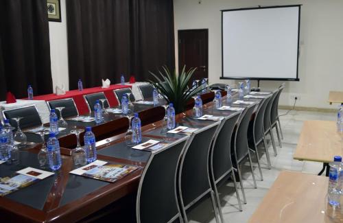 Alimosho Hotel | De Santos Hotel