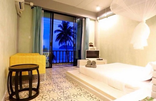 Hat Sai Ri Hotel | De Sea Almond Hotel Chumphon