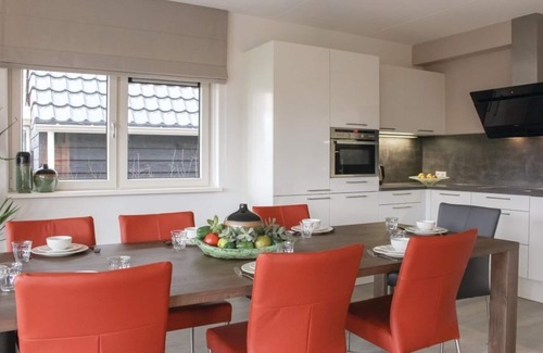 Idskenhuizen House | De Singelier is an 8 person wellness water villa