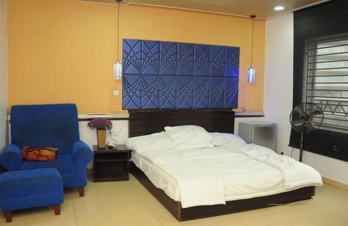 Abeokuta Hotel | De Skywood Hotel and Suites