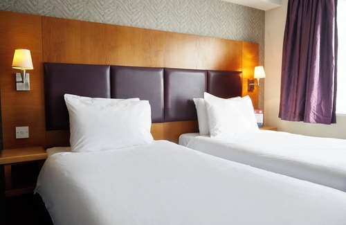 Alderley Edge Hotel | De Trafford Hotel by Greene King Inns