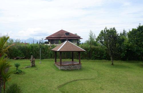 Parongpong Villa | De Villa Istana Bunga Lembang by YourHome