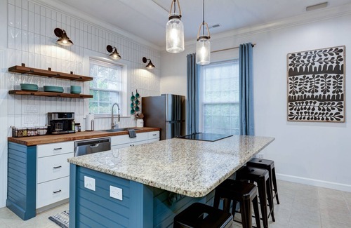 Winston - Salem House | Deacon Stays: Double House at Idlewilde - Walk to WFU - Sleeps 16