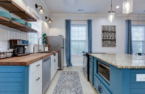 Winston - Salem House | Deacon Stays: Double House at Idlewilde - Walk to WFU - Sleeps 16