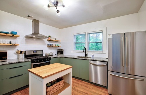 Winston - Salem House | Deacon Stays: The Brookwood - Walk to WFU