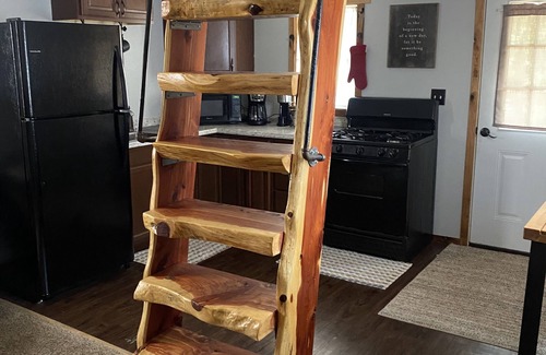Eminence Cabin | Deadwood acres cabin #3