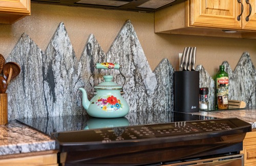 Deadwood Cabin | Deadwood Private Luxury Cabin with Gold Mine and Creek