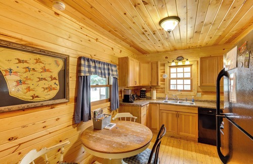 Deadwood Cabin | Deadwood 'Wolf Cabin' w/Fire Pit & Grill