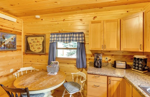 Deadwood Cabin | Deadwood 'Wolf Cabin' w/Fire Pit & Grill