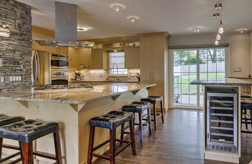 West Omaha House | DEAL! NINO'S CAFE EXECUTIVE SUITE-CHEF'S KITCHEN, AMAZING LOCATION & COZY