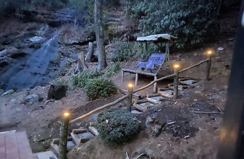 Glenville Cabin | Deal Today! Log Cabin, HotTub under Cabana, Mtn View, Lake 1 mile to Lake!
