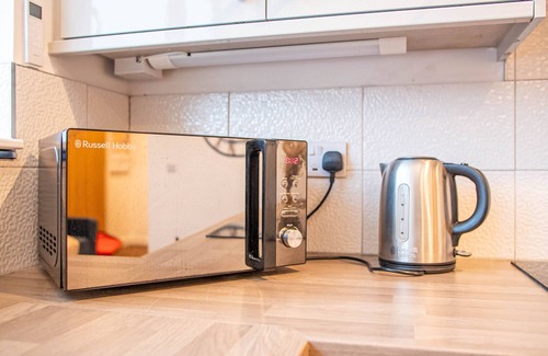 Kirkheaton Apartment | DealHouse 1 Bedroom Spiral Stairs & Shower