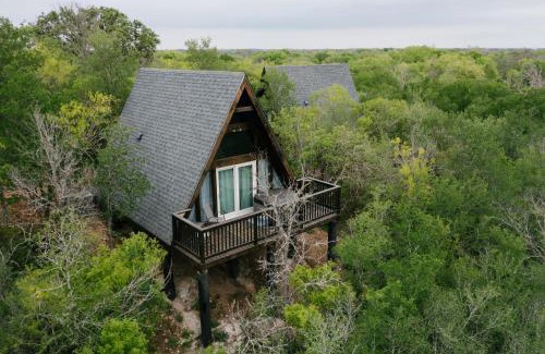New Braunfels Ski Chalet | Dean's Den: Private Deck w/Jacuzzi and a View