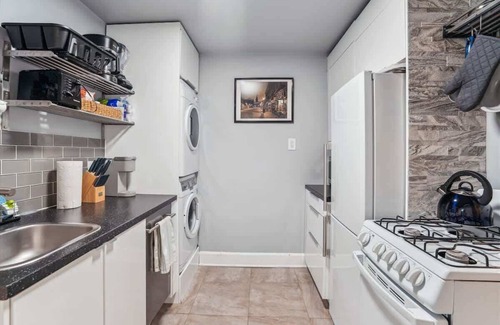 Historic District Apartment | Dean Street's Lower Deck House!
