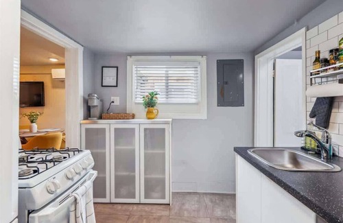 Historic District Apartment | Dean Street's Lower Deck House!