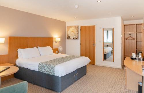 Aylburton Hotel | Deangate Motel