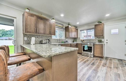 Dearborn Heights House | Dearborn Heights Home ~ 16 Mi to Downtown Detroit!