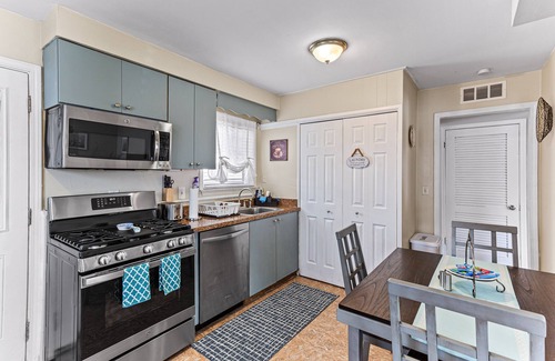Dearborn Heights House | Dearborn Heights Luxury Stay - Close to DTW airport, Dearborn, Downtown Detroit