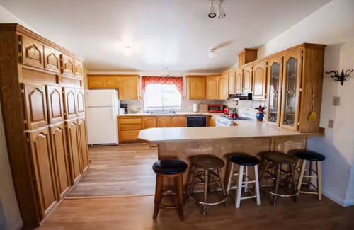 Beatty House | Death Valley Double Suite 3-bedroom house with WiFi, AC