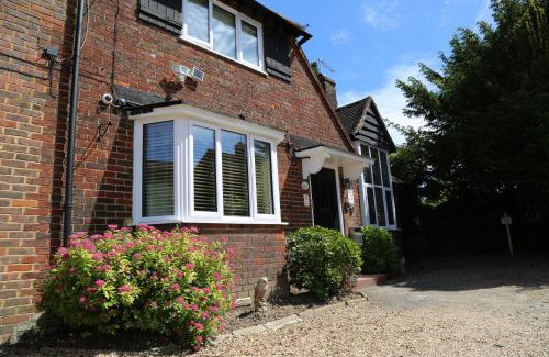 Brunel Bed & Breakfast | Debden Guest House