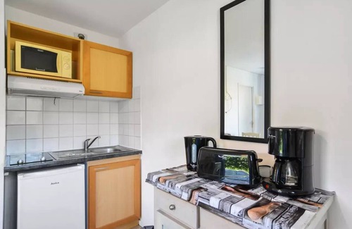 Carnoux-en-Provence Apartment | Debussy Residence - 2 Room Apartment - Budget - (4 People)