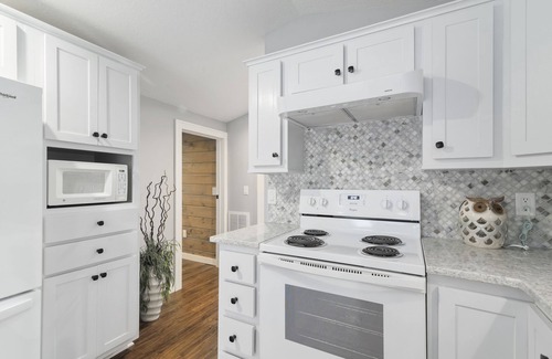 Flat Rock Cottage | DEC-FEB MONTHLY 50% OFF The Funky Fuji @Backyard π Cottages