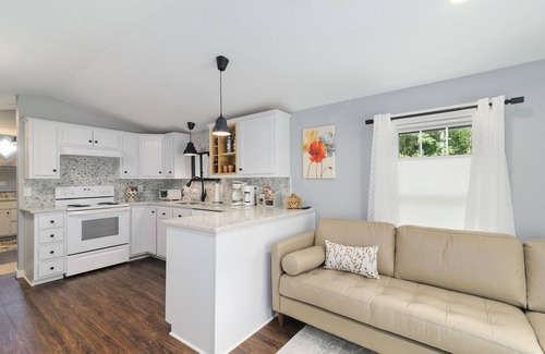 Flat Rock Cottage | DEC-FEB MONTHLY 50% OFF The Funky Fuji @Backyard π Cottages