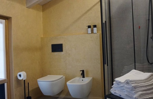 Borgomanero Bed & Breakfast | Decanter House