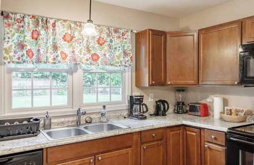 Decatur House | Decatur 4 bedroom 2 bath fenced yard less chemicals