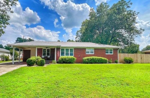 Decatur House | Decatur's Family Sport Haven & Backyard Bliss