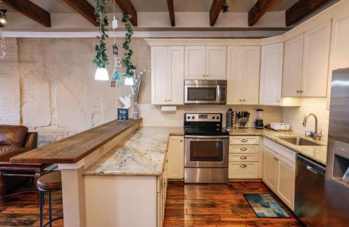 French Quarter Apartment | Decatur Sugar Mill Blues