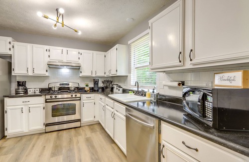 Decatur House | Decatur Vacation Rental w/Fenced Yard!