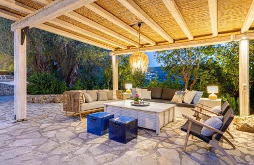 Liapades House | Decavos House