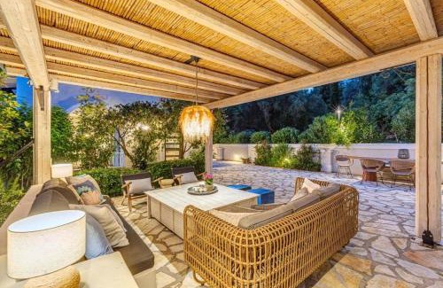 Liapades House | Decavos House
