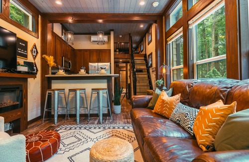 Monteagle Cabin | Deciduous Dreams in Deer Lick Falls