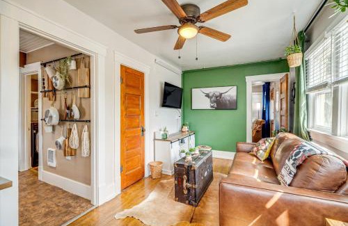 Manitou Springs Apartment | Deck and Fire Pit Manitou Mountain Retreat