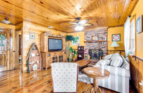 Inverness House | Deck and Hot Tub Lakeside Retreat in Inverness!